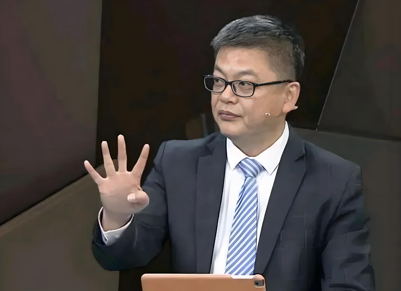 九游游戏中心-2连胜！苏群中肯点评，指出了男篮赢球的3大原因